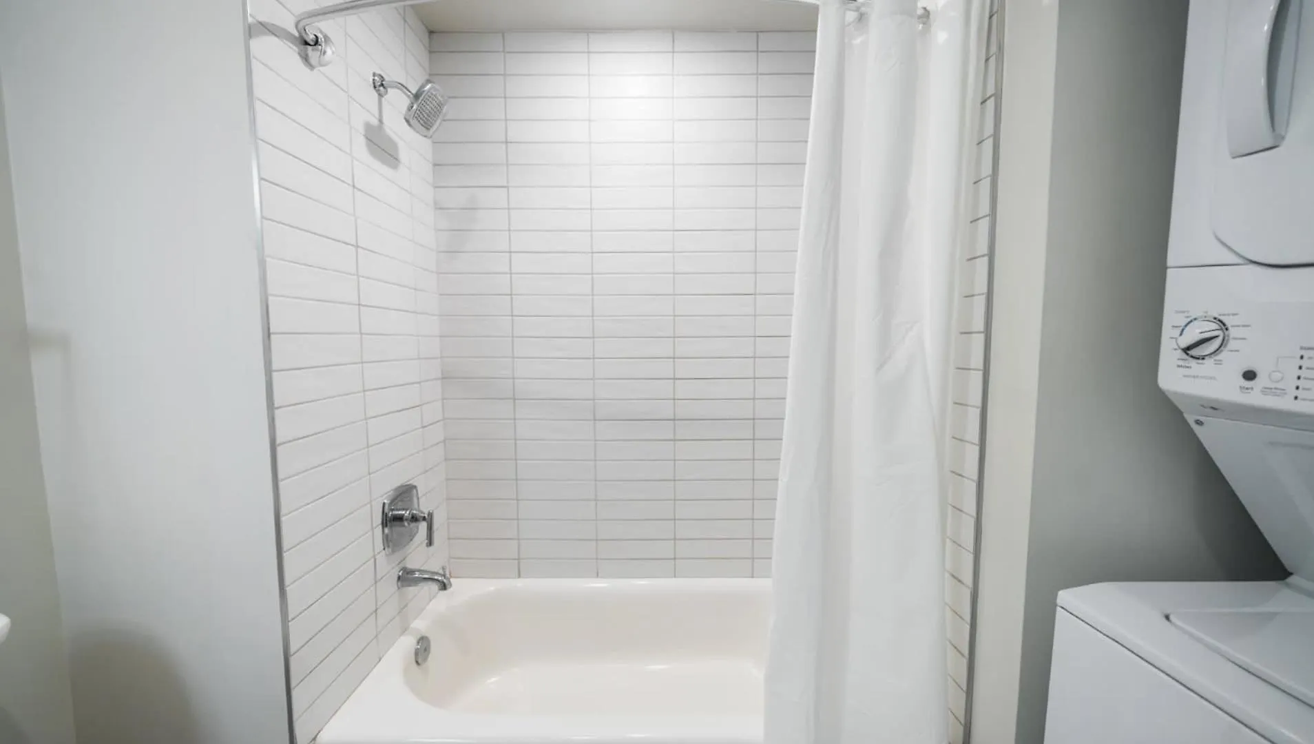 Bright And Modern Studio In Louisville # 105