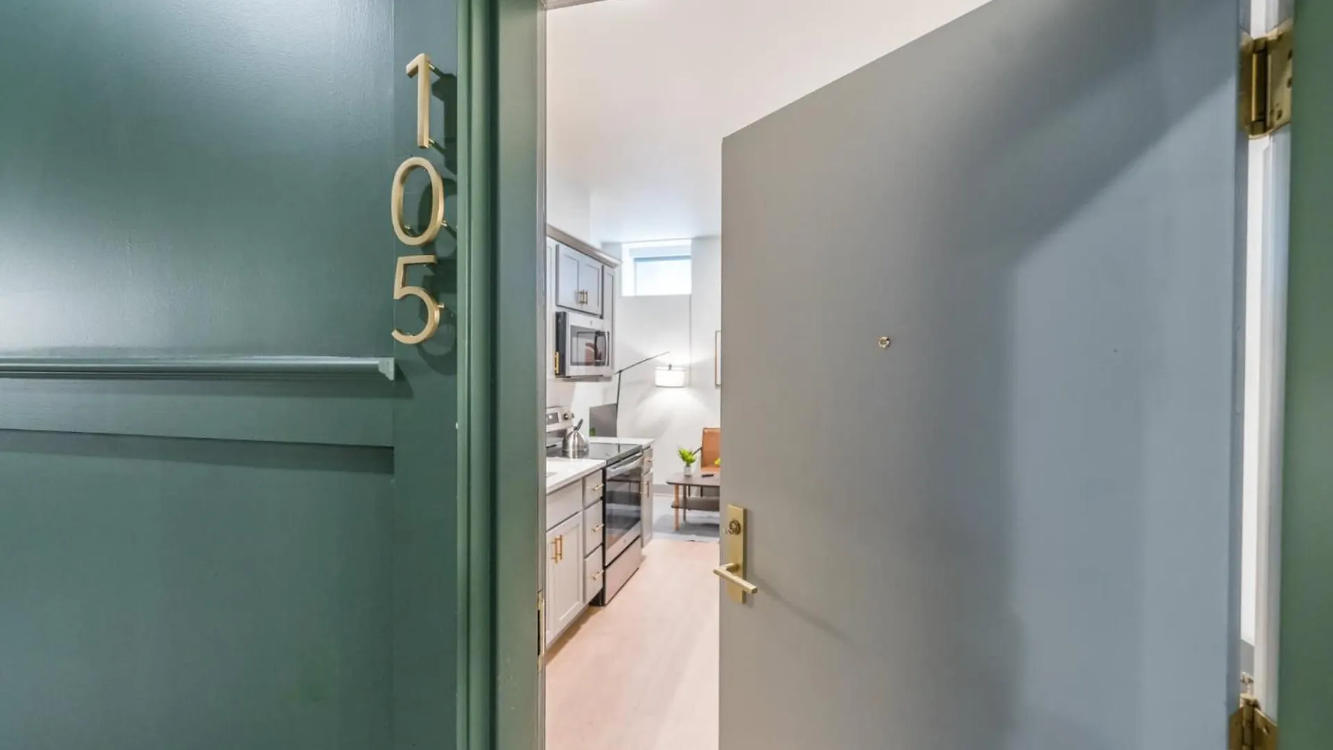 Bright And Modern Studio In Louisville # 105 0*,
